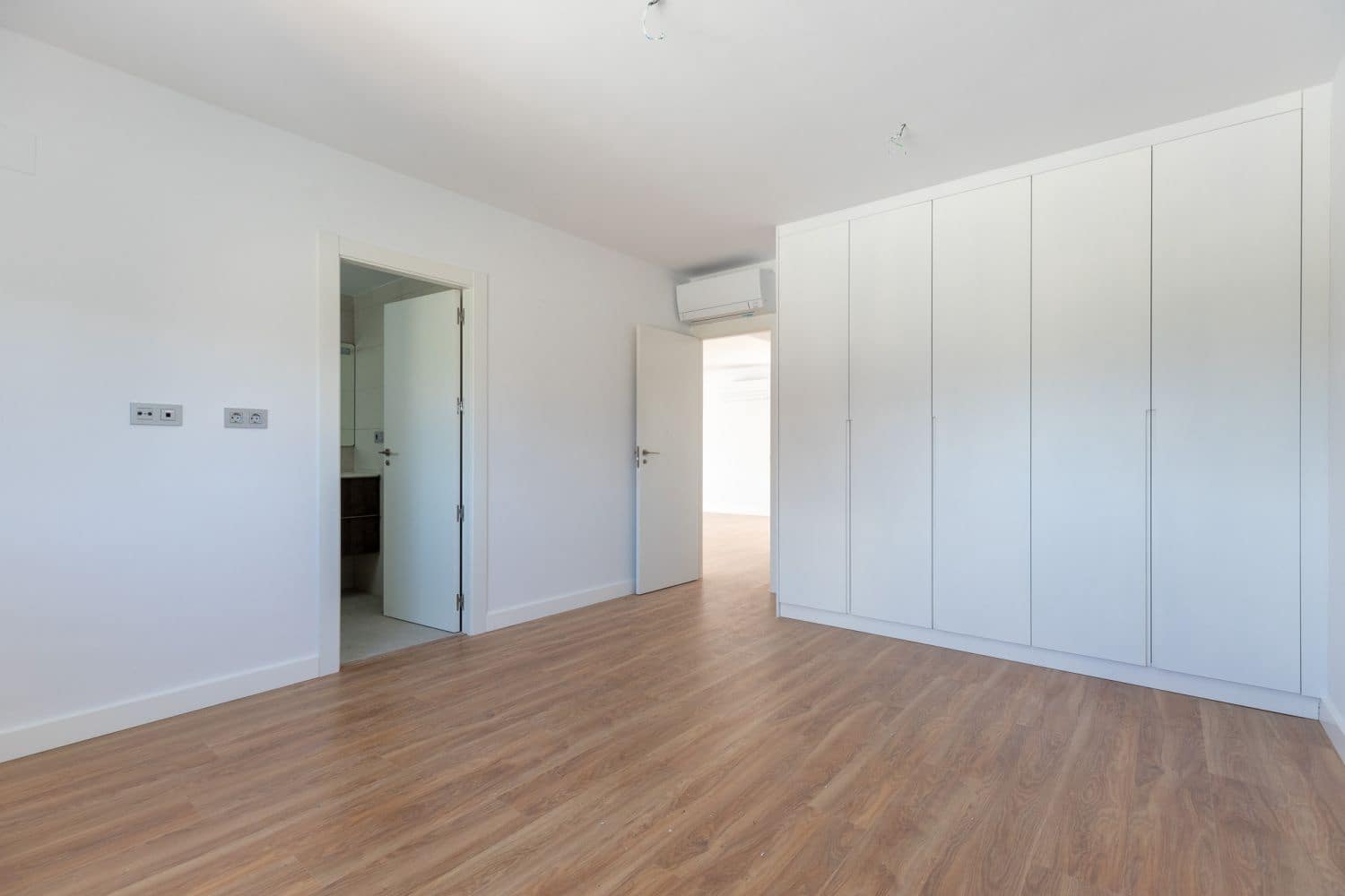 5 bedroom Villa for sale in Albir with garage - € 795,000 (Ref: 8996934)