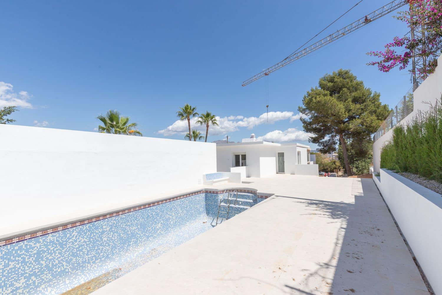 5 bedroom Villa for sale in Albir with garage - € 795,000 (Ref: 8996934)