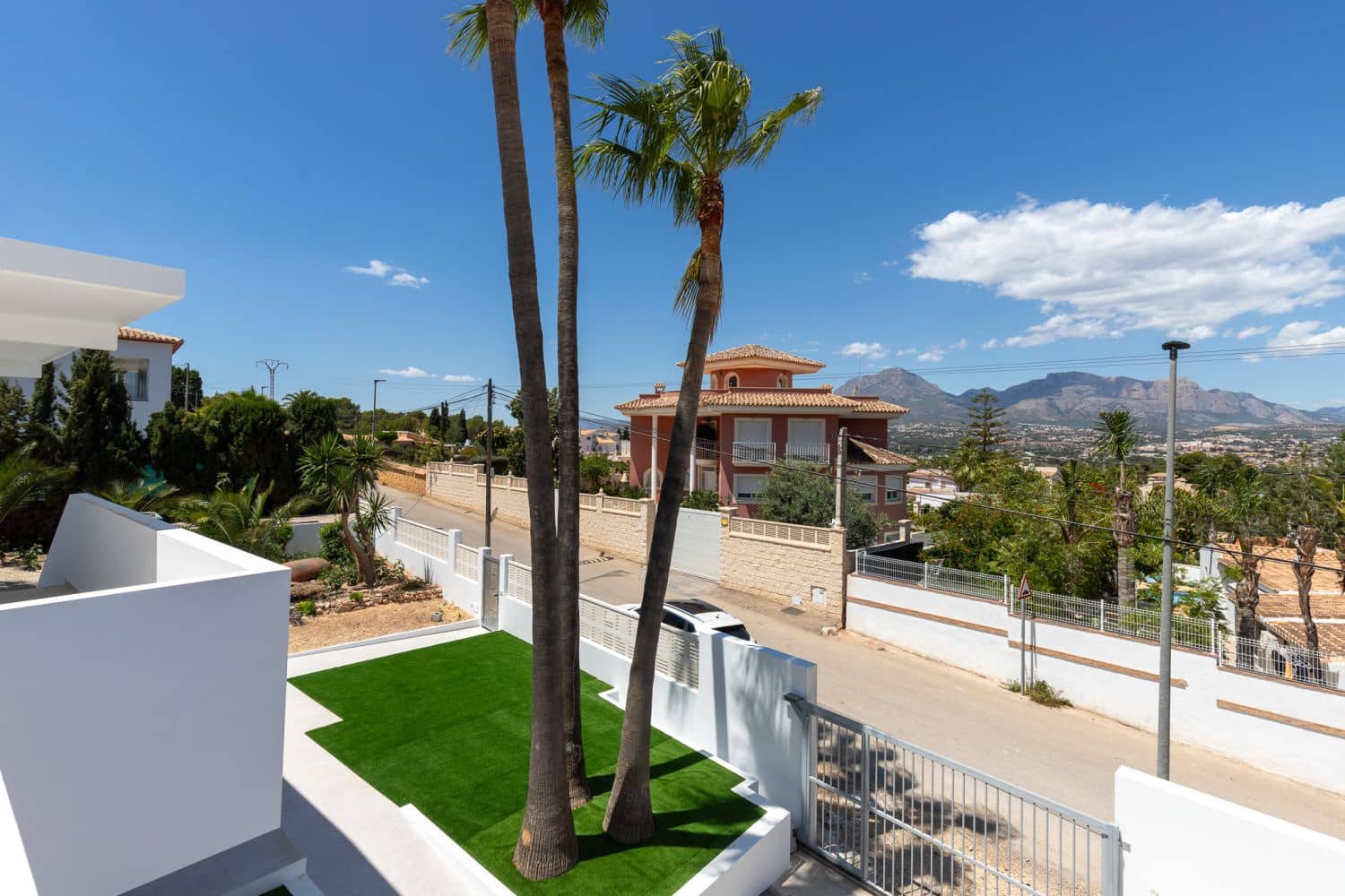 5 bedroom Villa for sale in Albir with garage - € 795,000 (Ref: 8996934)