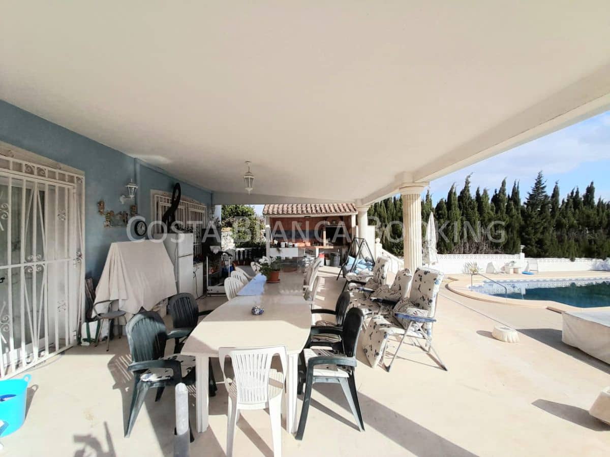 Chalet de 5 habitaciones en Alfaz del Pi / L'Alfàs del Pi en venta - 650.000 € (Ref: 8996940)