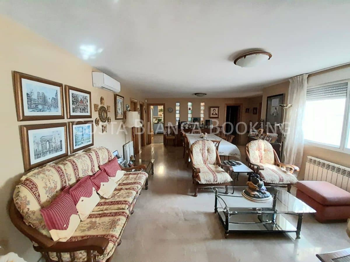 Chalet de 5 habitaciones en Alfaz del Pi / L'Alfàs del Pi en venta - 650.000 € (Ref: 8996940)