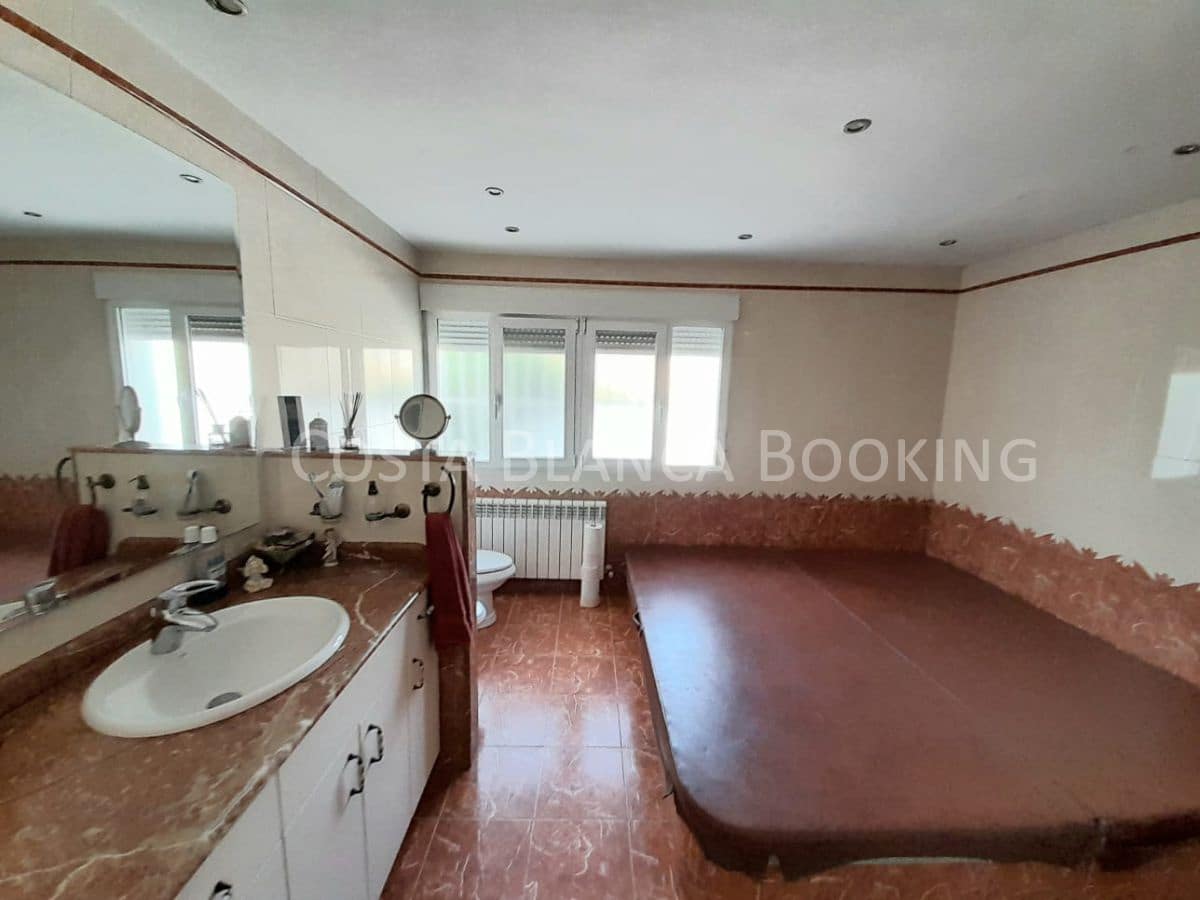 Chalet de 5 habitaciones en Alfaz del Pi / L'Alfàs del Pi en venta - 650.000 € (Ref: 8996940)