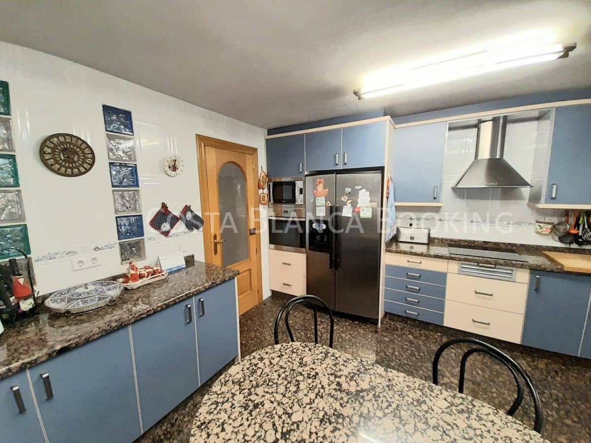 Chalet de 5 habitaciones en Alfaz del Pi / L'Alfàs del Pi en venta - 650.000 € (Ref: 8996940)