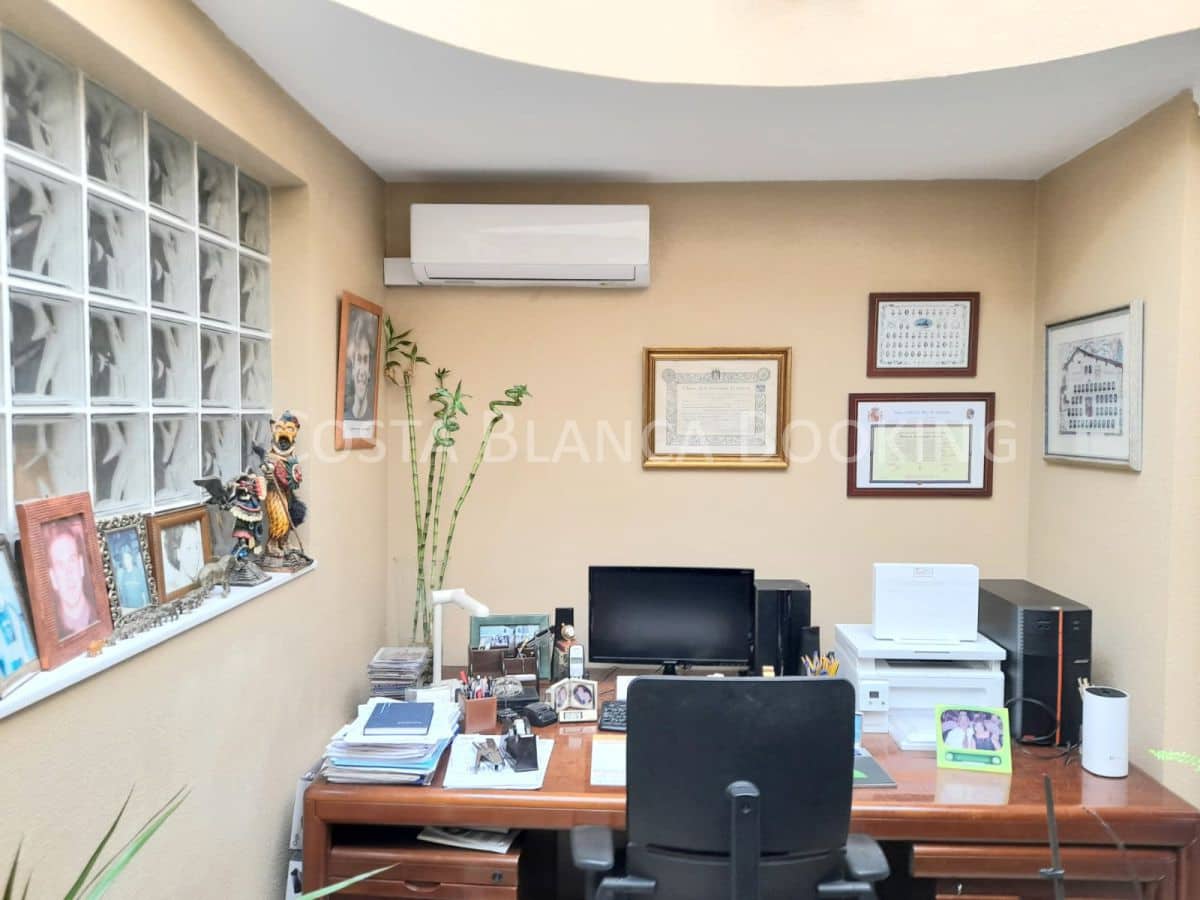 Chalet de 5 habitaciones en Alfaz del Pi / L'Alfàs del Pi en venta - 650.000 € (Ref: 8996940)