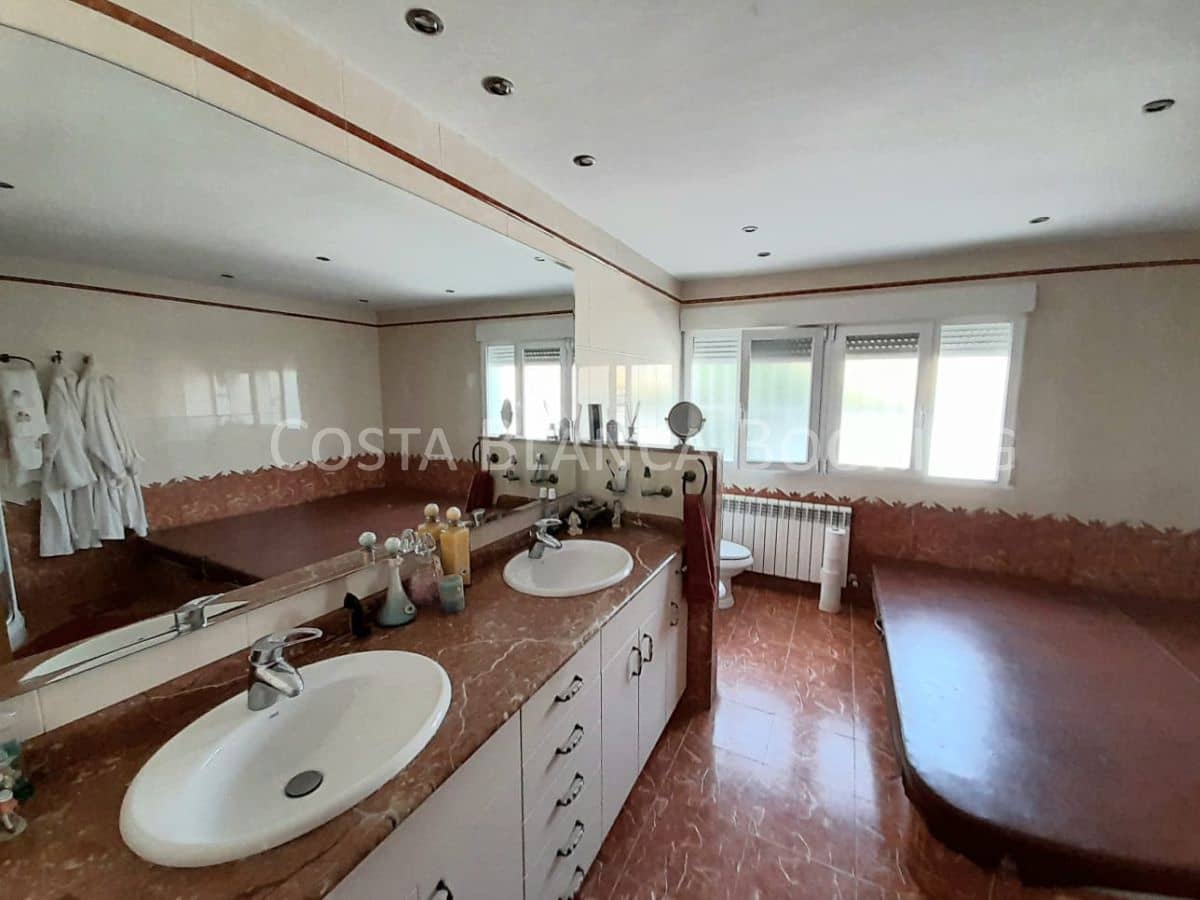 Chalet de 5 habitaciones en Alfaz del Pi / L'Alfàs del Pi en venta - 650.000 € (Ref: 8996940)