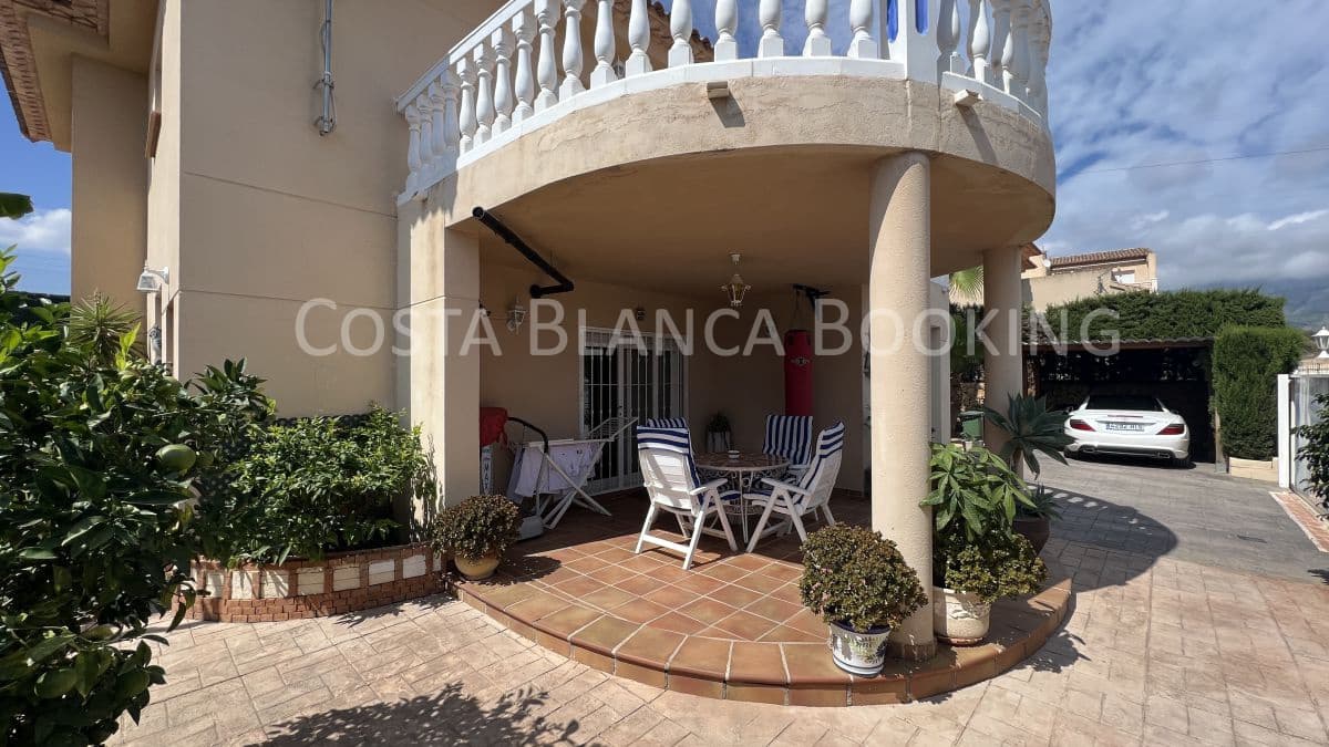 Chalet de 3 habitaciones en La Nucia en venta con garaje - 530.000 € (Ref: 8996947)