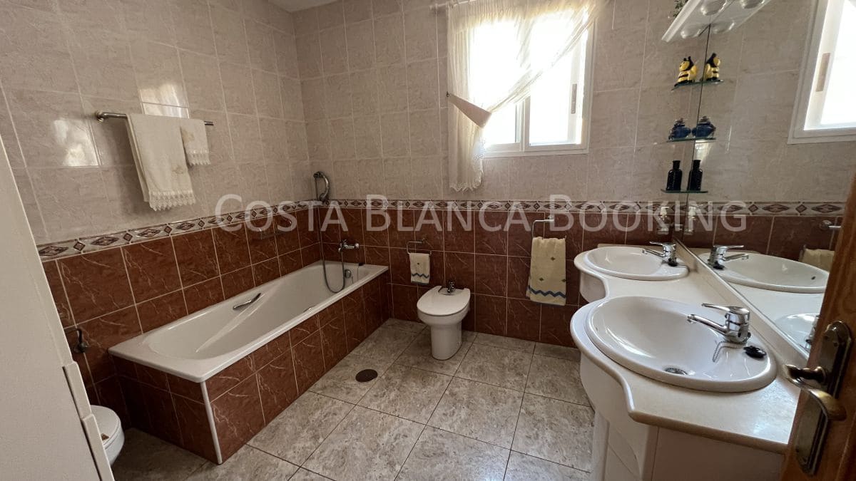 Chalet de 3 habitaciones en La Nucia en venta con garaje - 530.000 € (Ref: 8996947)