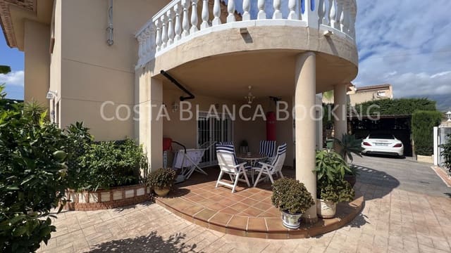 Chalet de 3 habitaciones en La Nucia en venta con garaje - 530.000 € (Ref: 8996947)