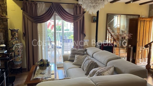 Chalet de 3 habitaciones en La Nucia en venta con garaje - 530.000 € (Ref: 8996947)