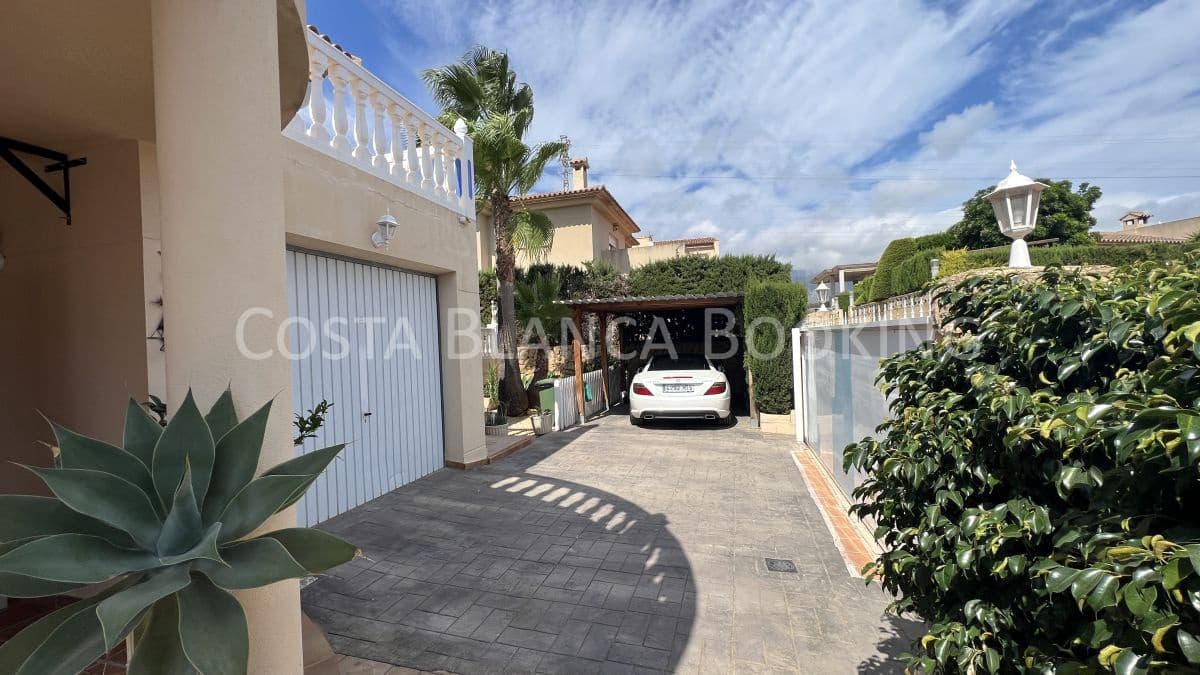 Chalet de 3 habitaciones en La Nucia en venta con garaje - 530.000 € (Ref: 8996947)