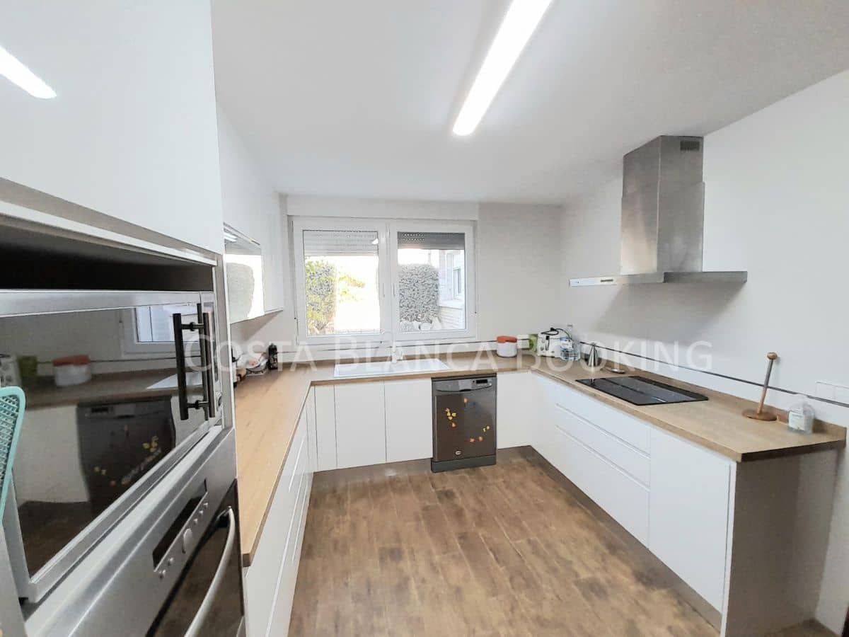 5 bedroom Villa for sale in Albir with garage - € 520,000 (Ref: 8996948)