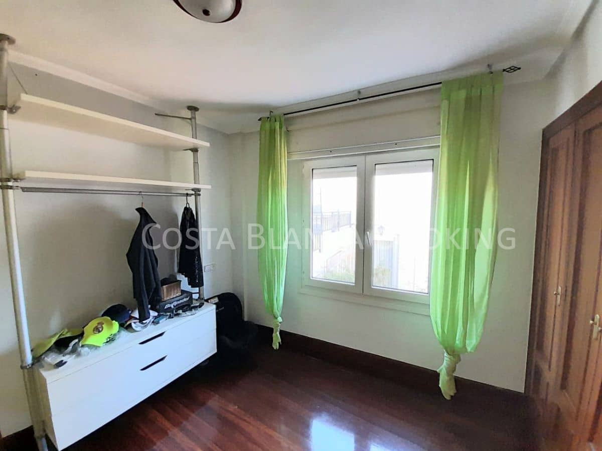 5 bedroom Villa for sale in Albir with garage - € 520,000 (Ref: 8996948)