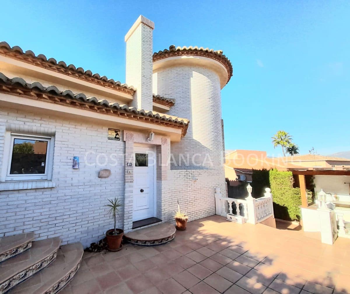 5 bedroom Villa for sale in Albir with garage - € 520,000 (Ref: 8996948)
