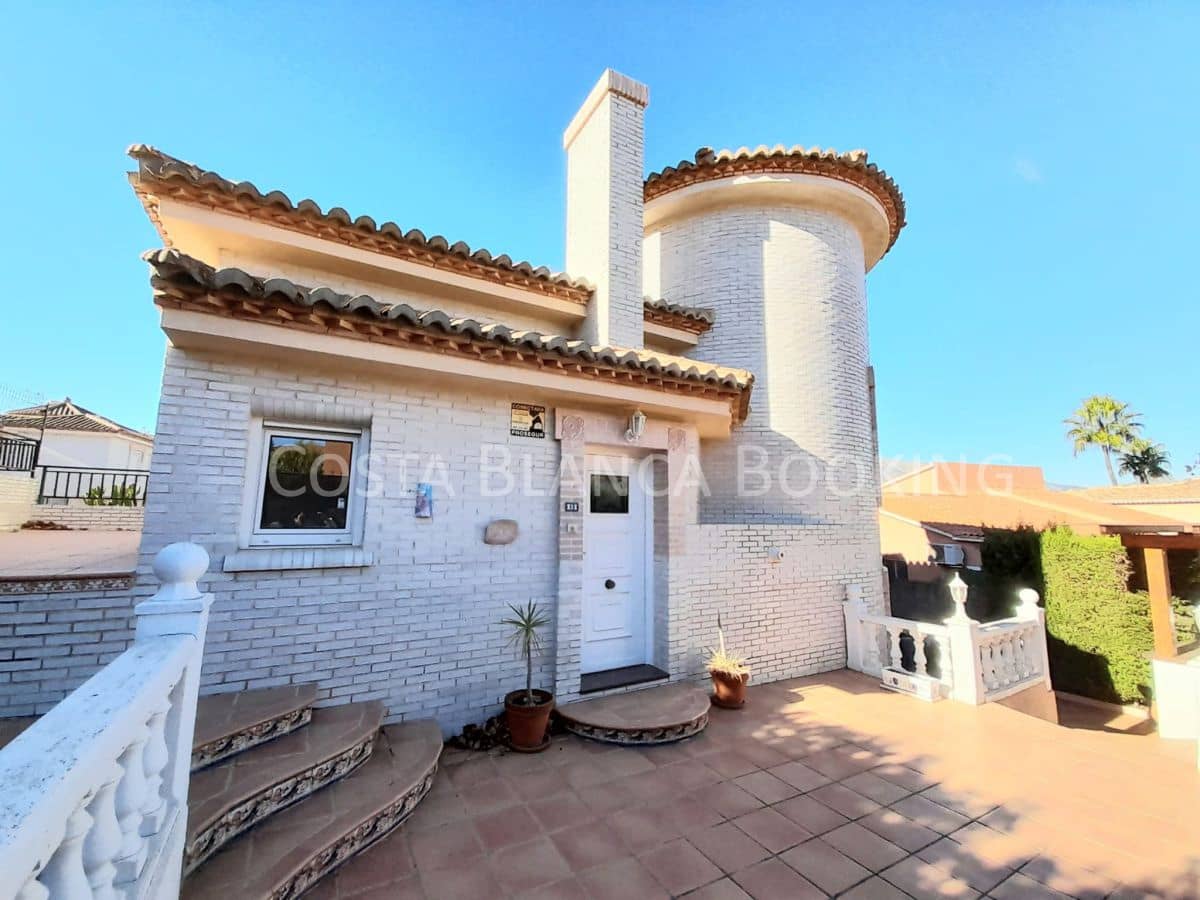 5 bedroom Villa for sale in Albir with garage - € 520,000 (Ref: 8996948)