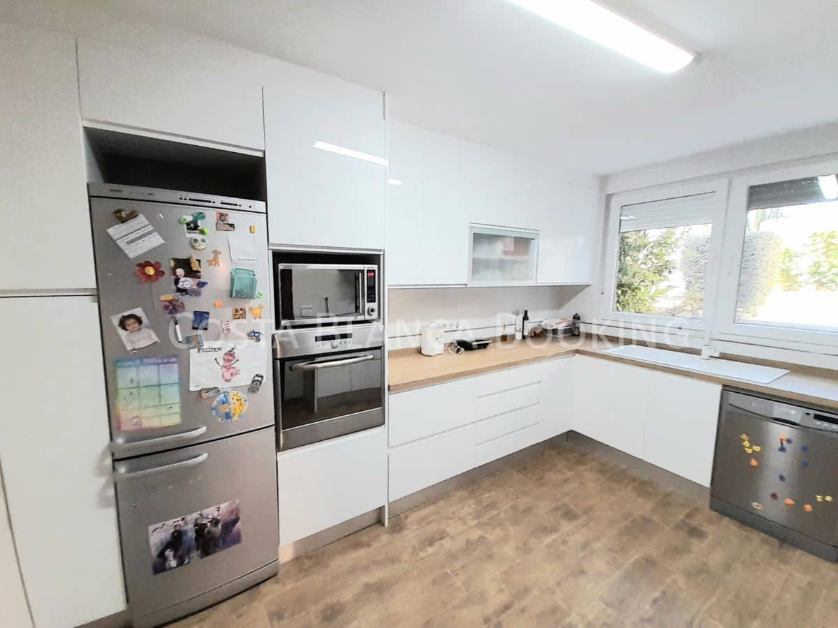 5 bedroom Villa for sale in Albir with garage - € 520,000 (Ref: 8996948)