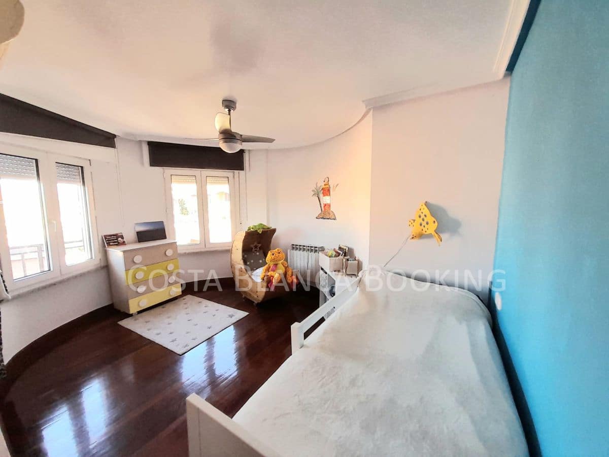 5 bedroom Villa for sale in Albir with garage - € 520,000 (Ref: 8996948)