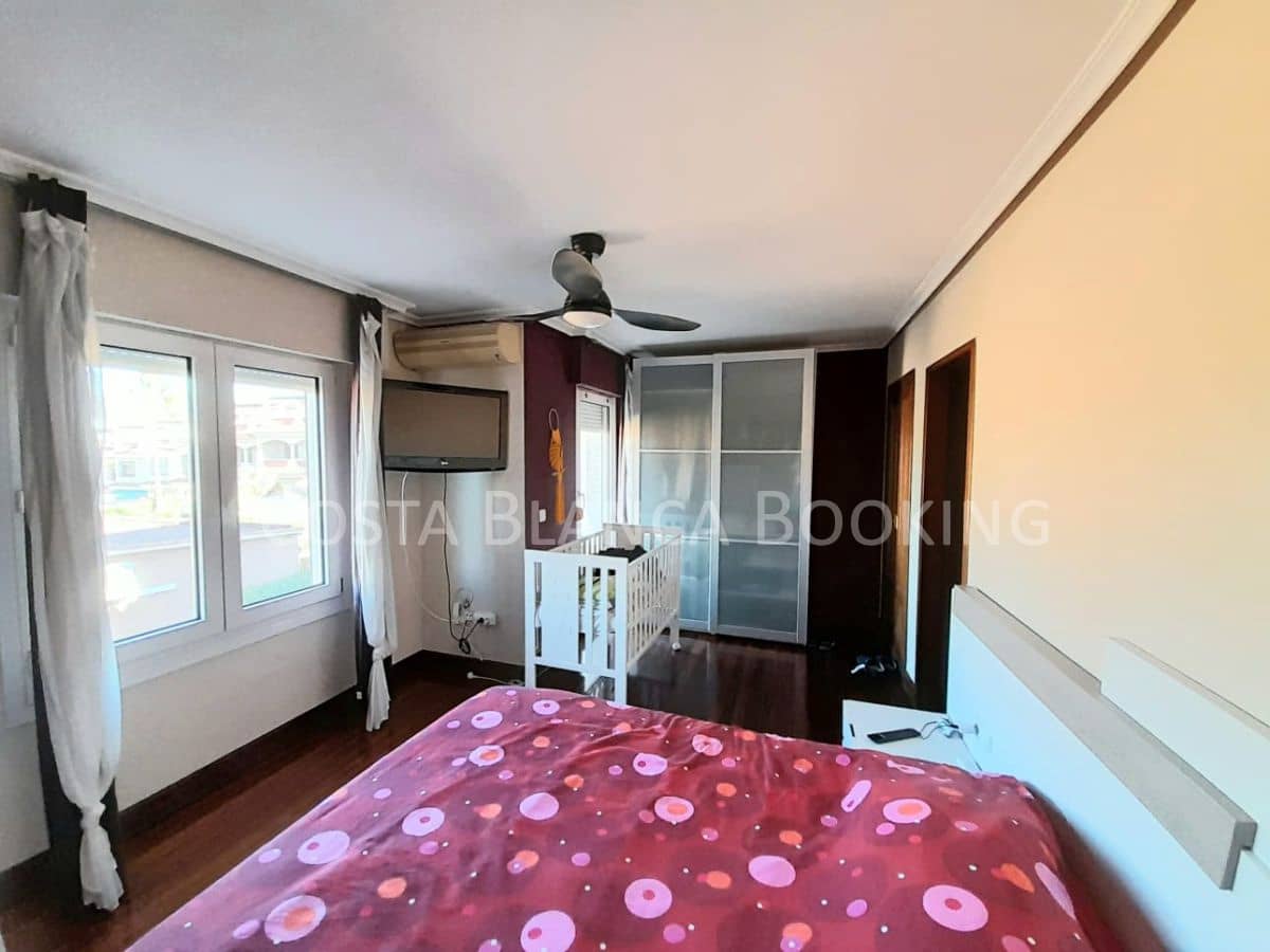 5 bedroom Villa for sale in Albir with garage - € 520,000 (Ref: 8996948)