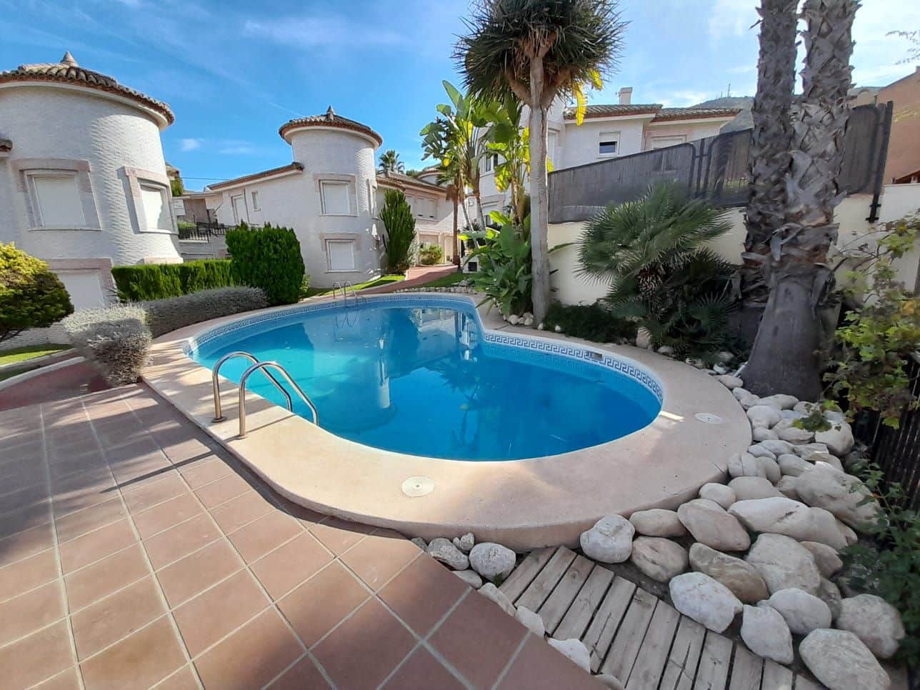 5 bedroom Villa for sale in Albir with garage - € 520,000 (Ref: 8996948)