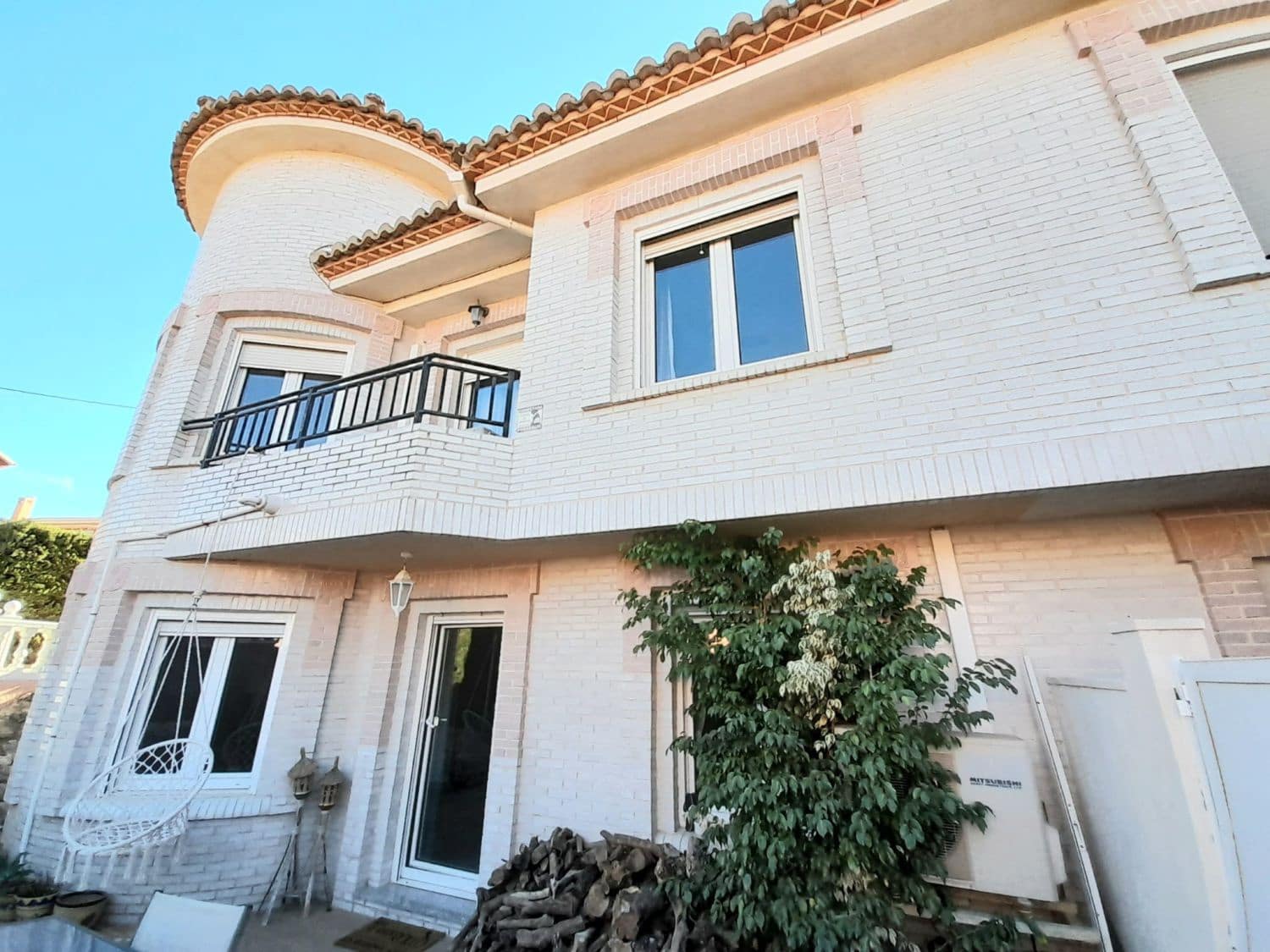 5 bedroom Villa for sale in Albir with garage - € 520,000 (Ref: 8996948)