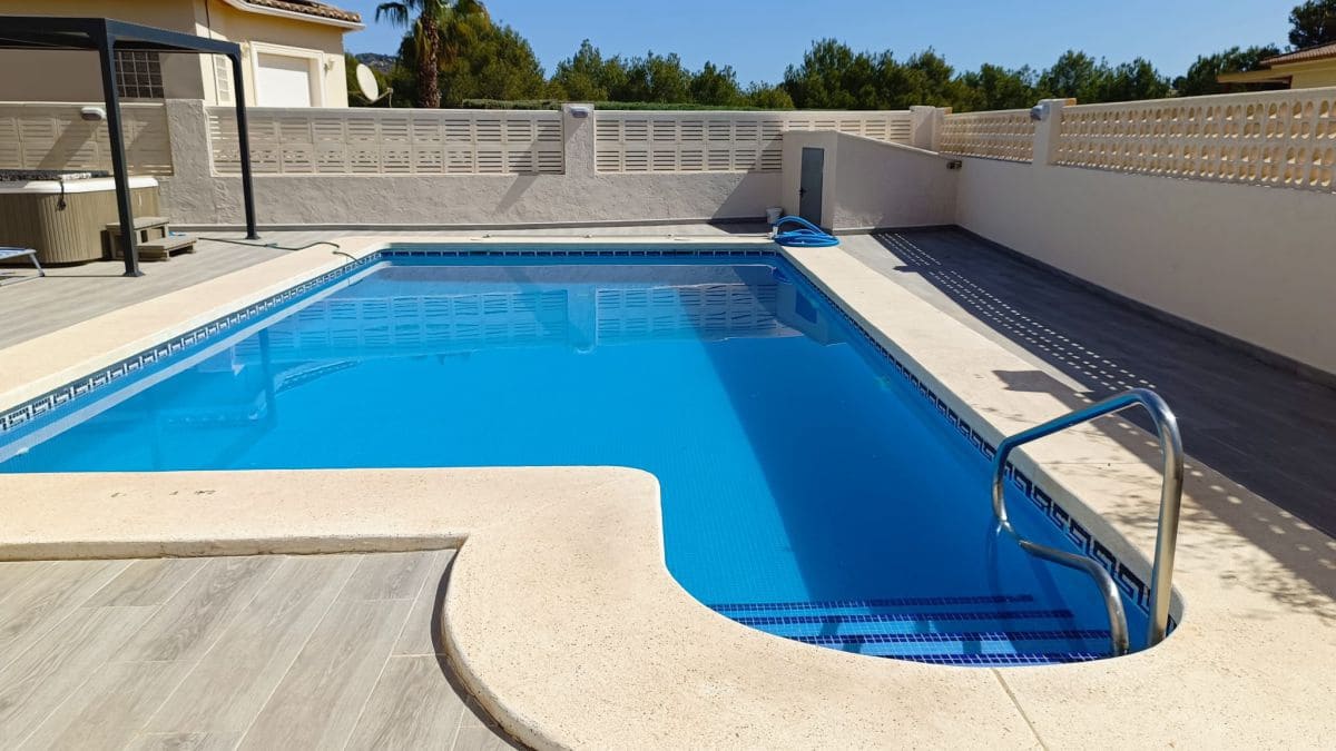 7 bedroom Villa for sale in Calpe / Calp - € 1,272,600 (Ref: 8996952)