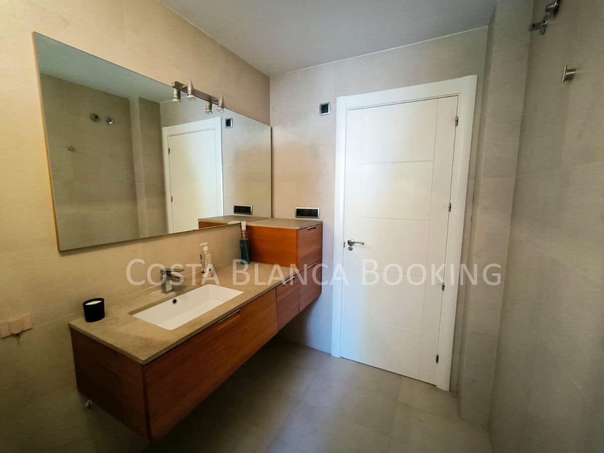 4 bedroom Villa for sale in Alfaz del Pi / L'Alfas del Pi with garage - € 398,000 (Ref: 8996957)