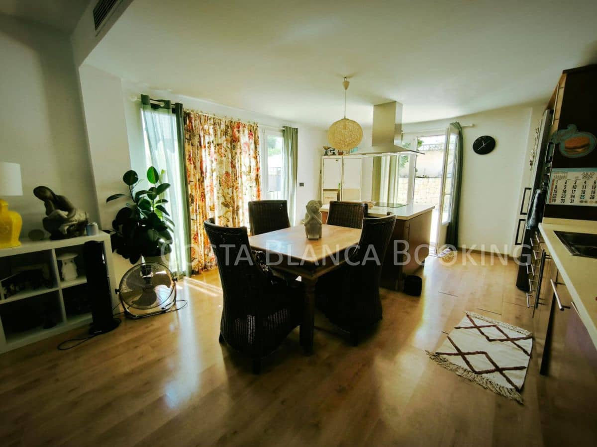 4 bedroom Villa for sale in Alfaz del Pi / L'Alfas del Pi with garage - € 398,000 (Ref: 8996957)