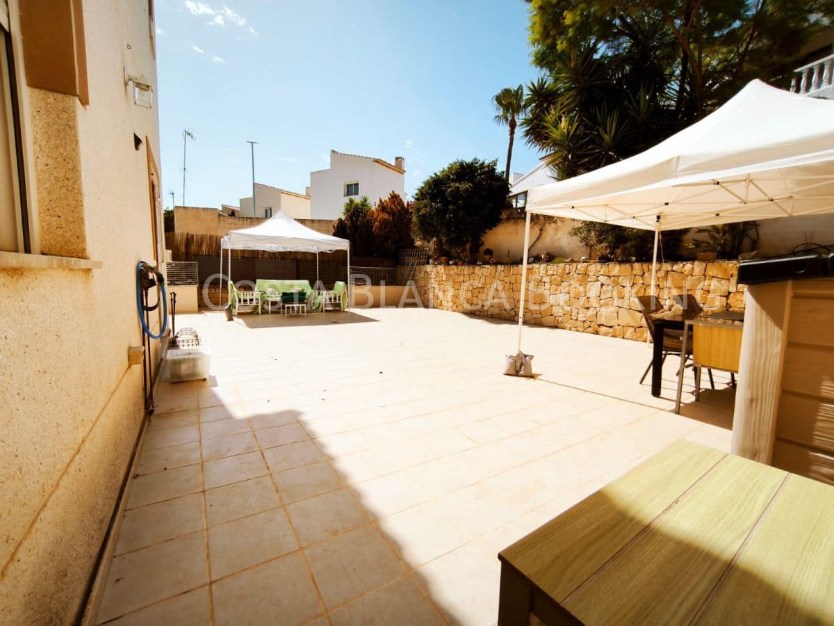 4 bedroom Villa for sale in Alfaz del Pi / L'Alfas del Pi with garage - € 398,000 (Ref: 8996957)