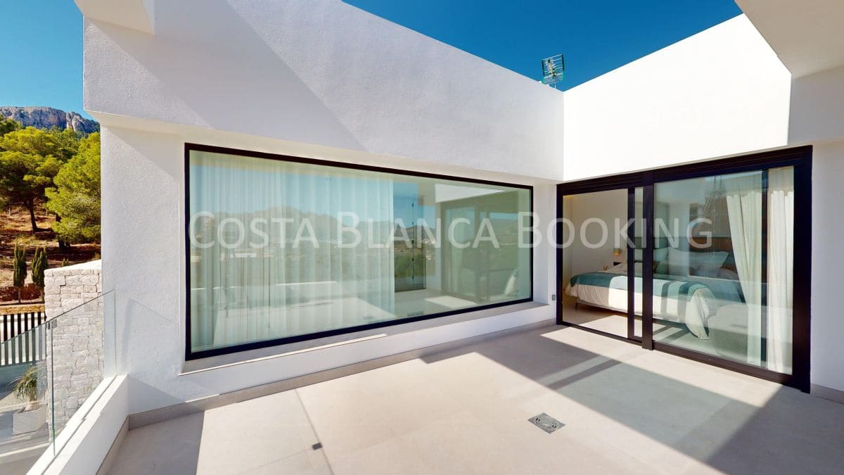 3 bedroom Villa for sale in Polop with garage - € 740,000 (Ref: 8996961)