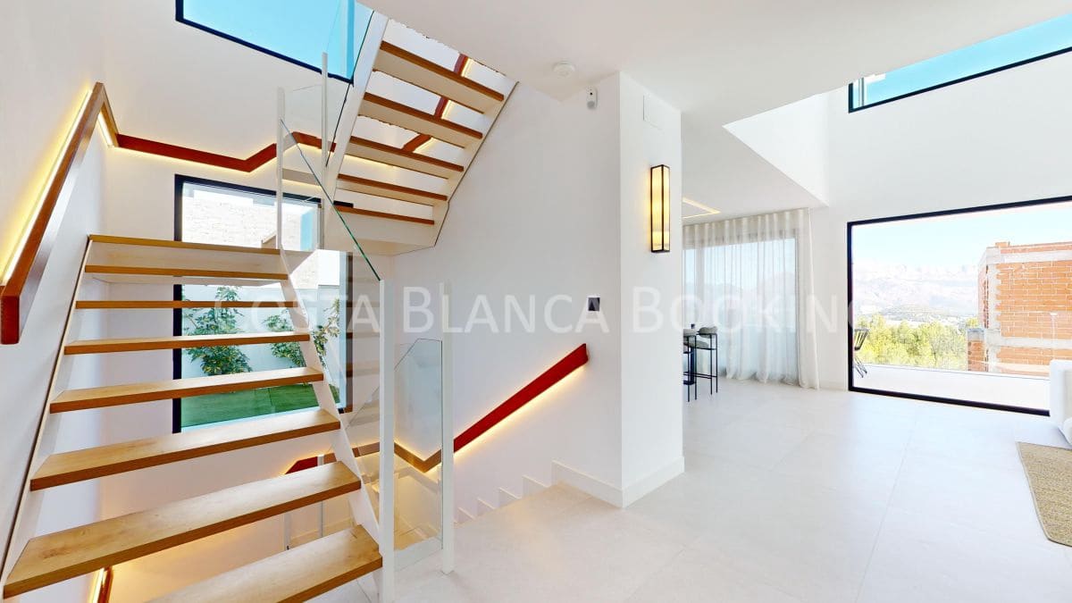 3 bedroom Villa for sale in Polop with garage - € 740,000 (Ref: 8996961)