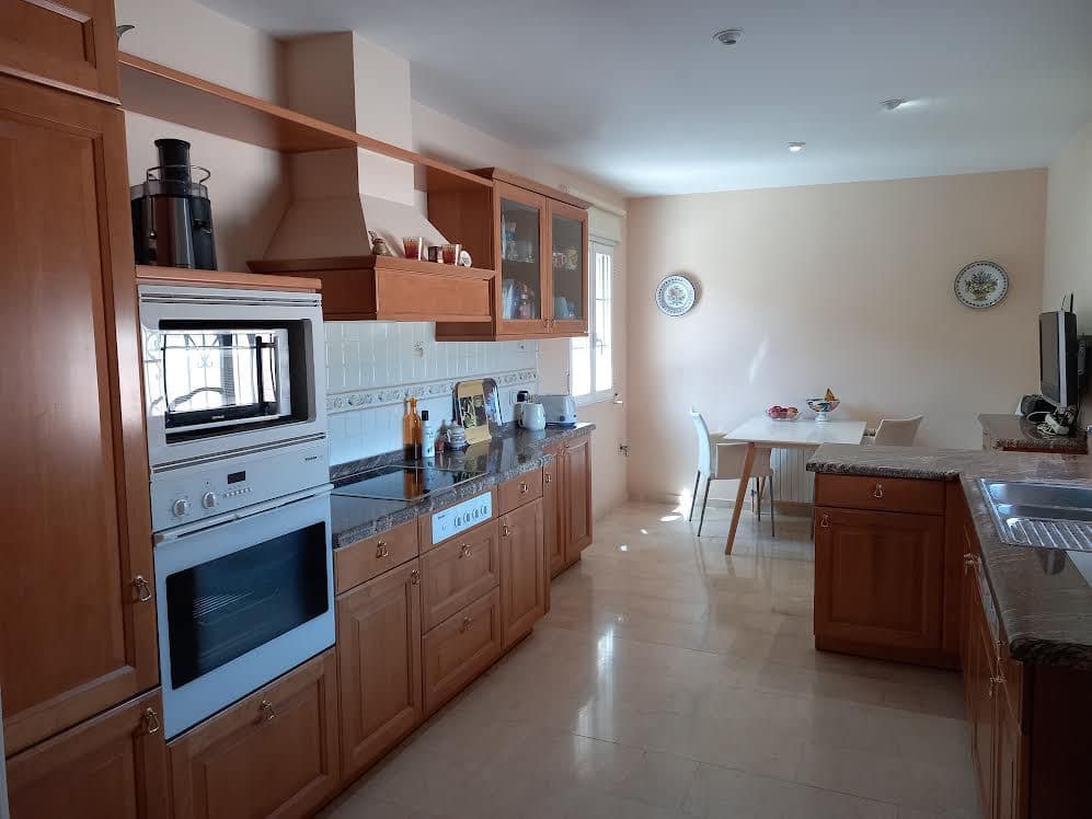 4 bedroom Villa for sale in Albir with garage - € 665,000 (Ref: 9001878)