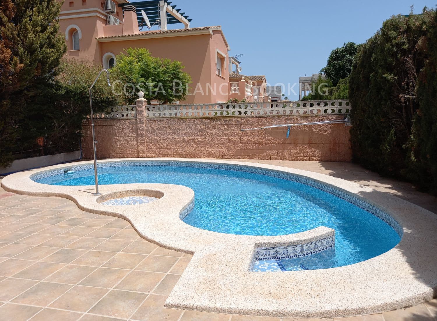 4 bedroom Villa for sale in Albir with garage - € 665,000 (Ref: 9001878)