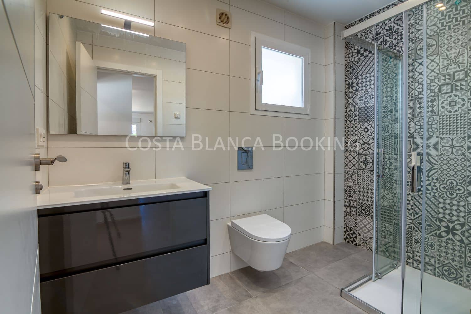 5 bedroom Villa for sale in Albir - € 1,150,000 (Ref: 9001898)