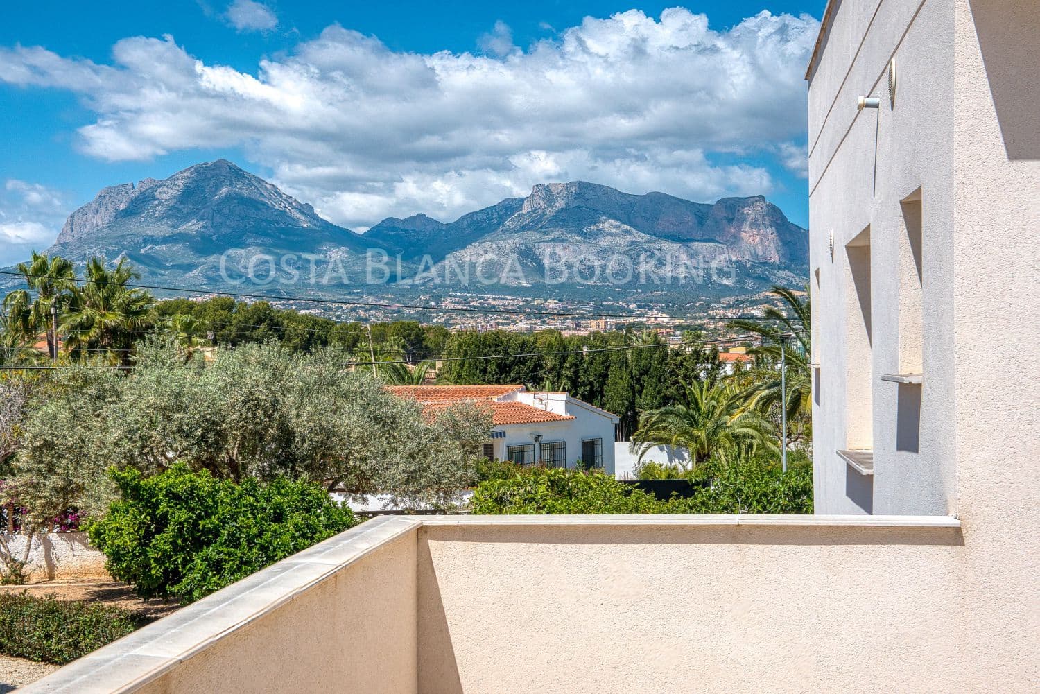 5 bedroom Villa for sale in Albir - € 1,150,000 (Ref: 9001898)