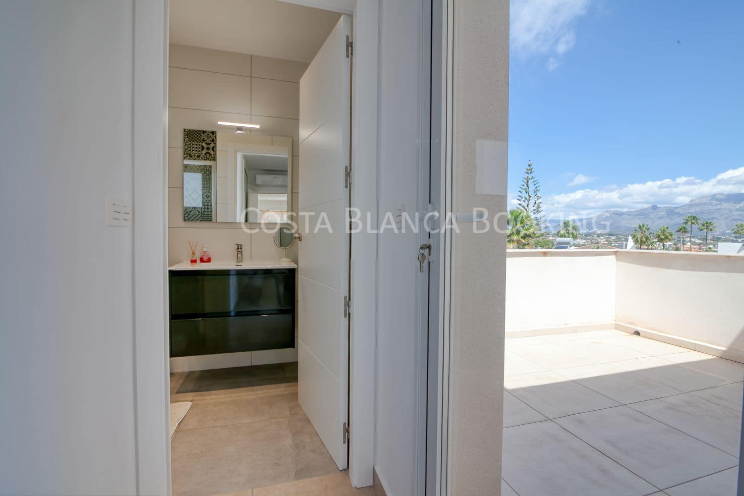 5 bedroom Villa for sale in Albir - € 1,150,000 (Ref: 9001898)