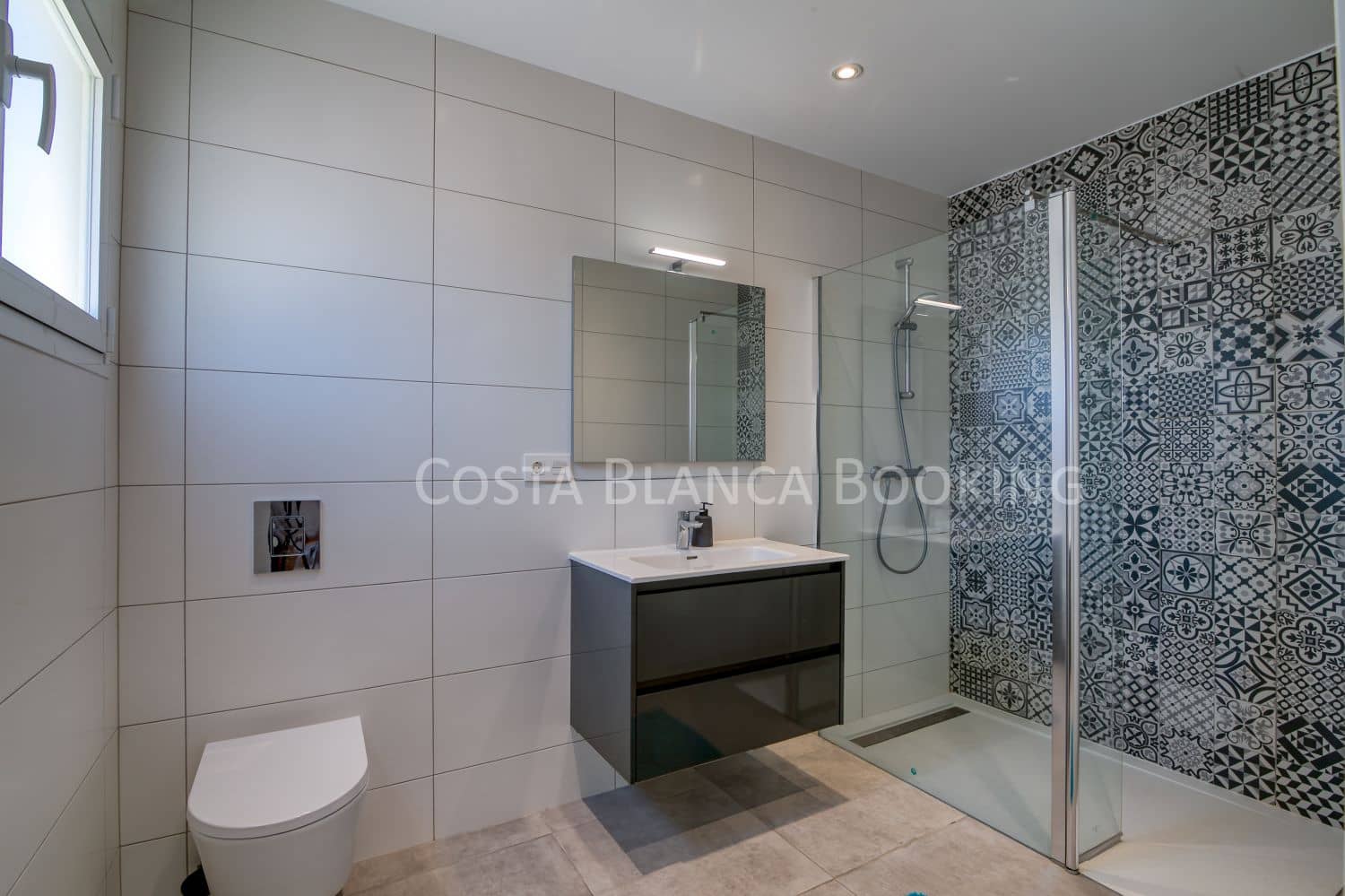 5 bedroom Villa for sale in Albir - € 1,150,000 (Ref: 9001898)