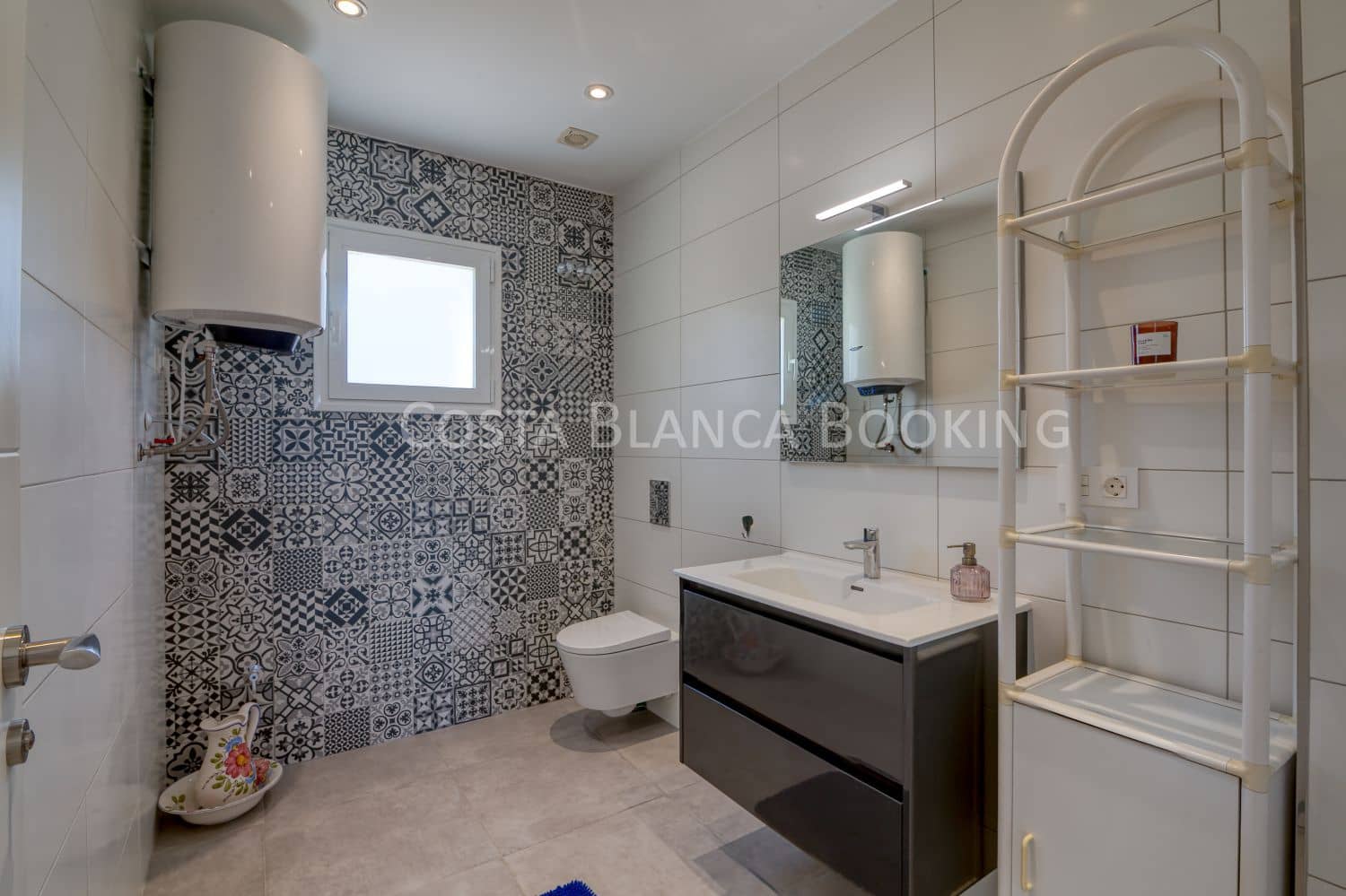 5 bedroom Villa for sale in Albir - € 1,150,000 (Ref: 9001898)