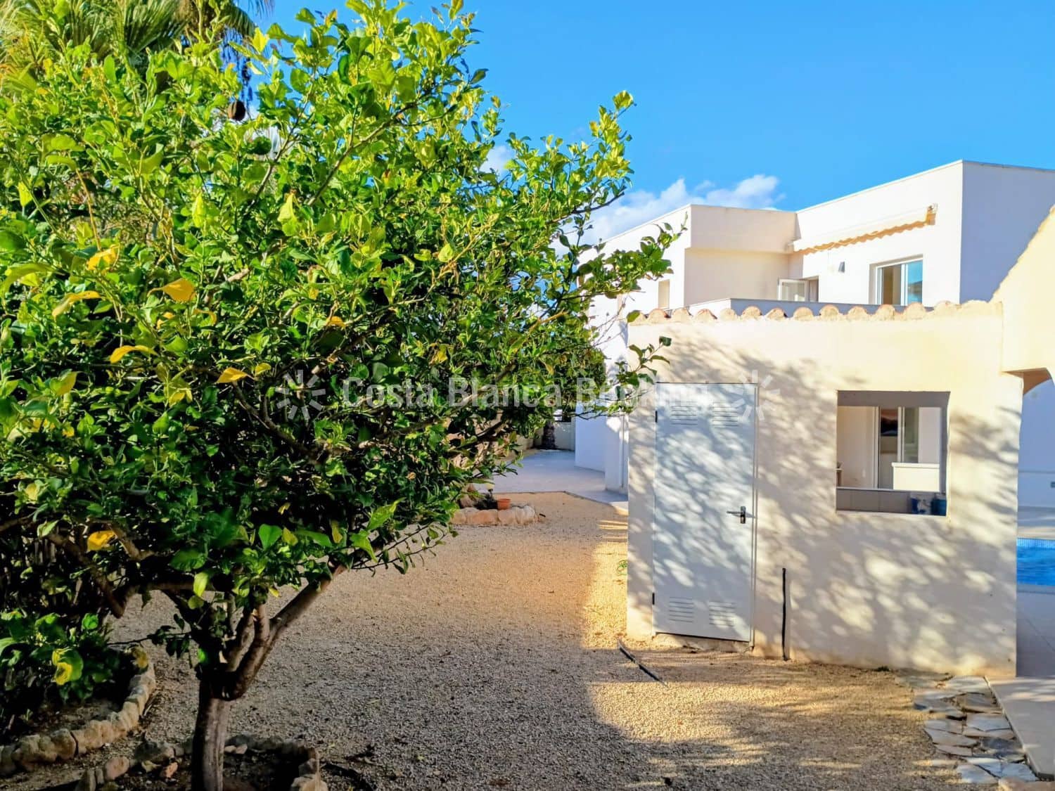 5 bedroom Villa for sale in Albir - € 1,150,000 (Ref: 9001898)