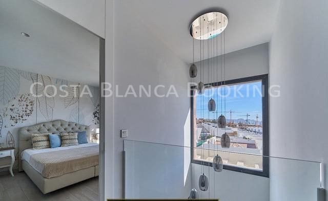 3 bedroom Villa for sale in Finestrat - € 585,000 (Ref: 9001908)