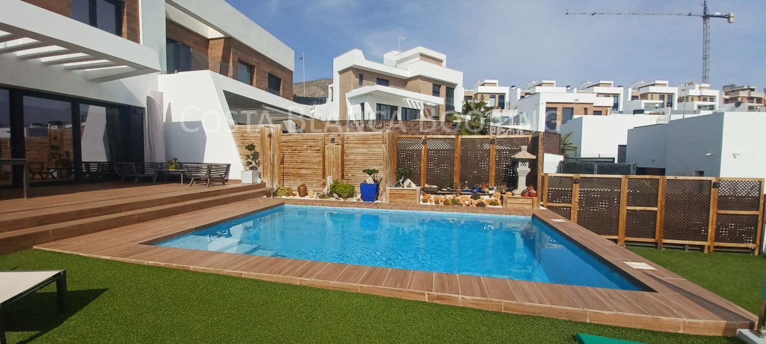 3 bedroom Villa for sale in Finestrat - € 585,000 (Ref: 9001908)