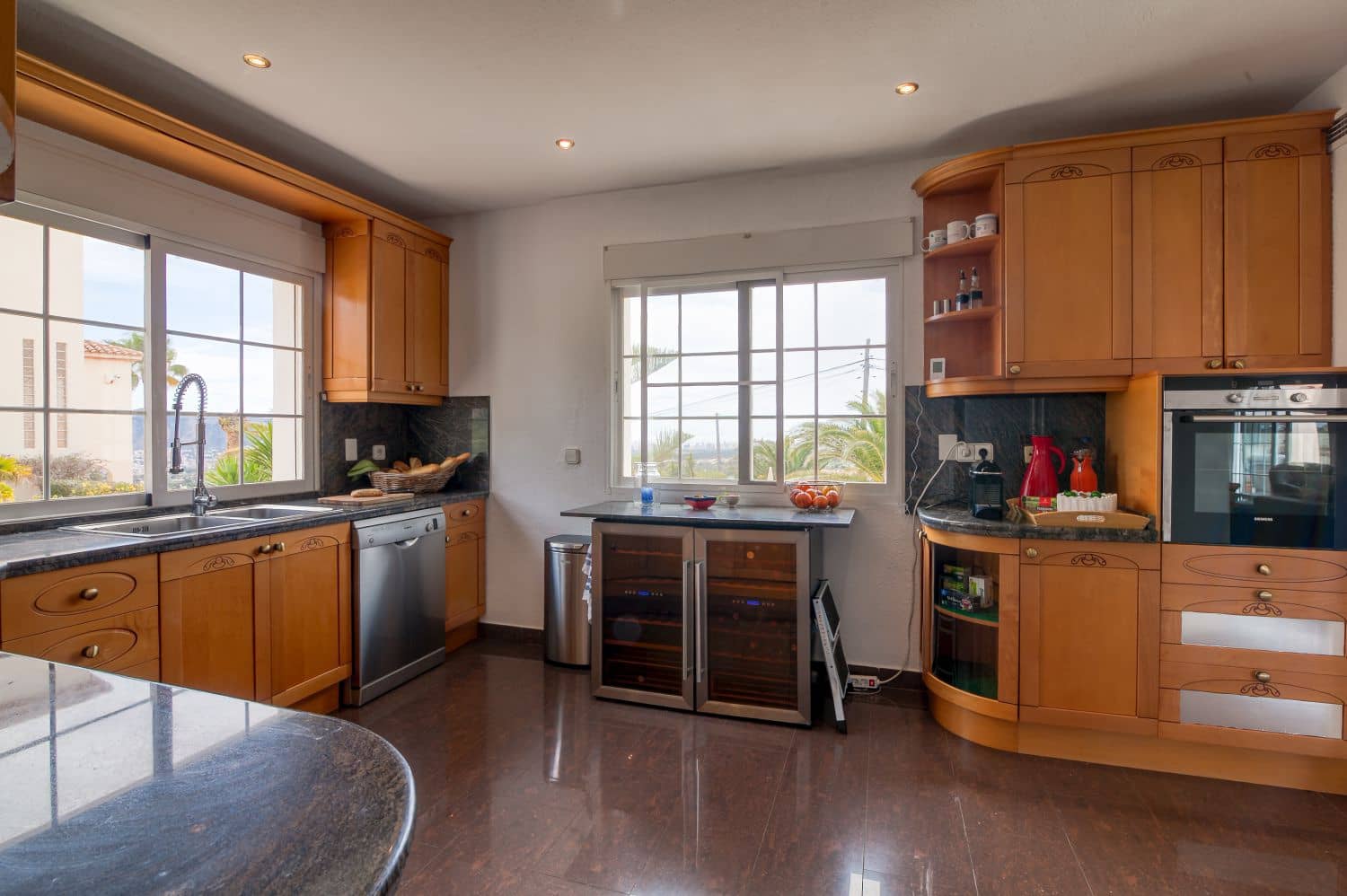 4 bedroom Villa for sale in Alfaz del Pi / L'Alfas del Pi with garage - € 1,200,000 (Ref: 9001910)