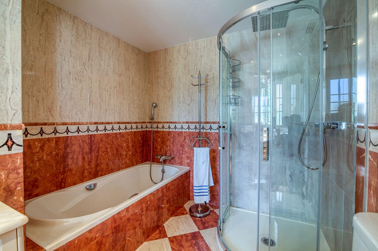 4 bedroom Villa for sale in Alfaz del Pi / L'Alfas del Pi with garage - € 1,200,000 (Ref: 9001910)