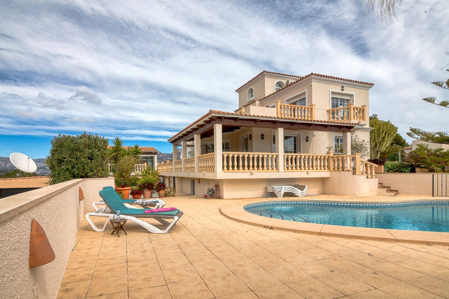 4 bedroom Villa for sale in Alfaz del Pi / L'Alfas del Pi with garage - € 1,200,000 (Ref: 9001910)