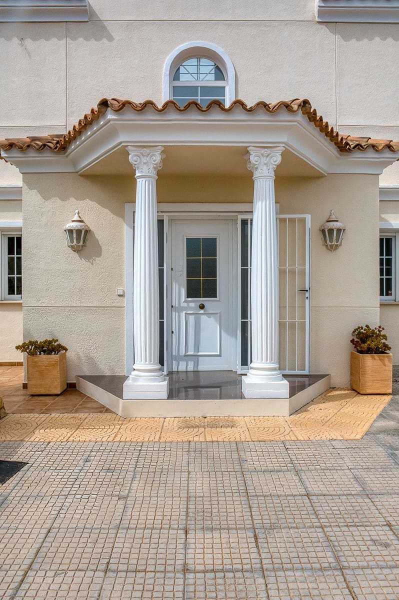 4 bedroom Villa for sale in Alfaz del Pi / L'Alfas del Pi with garage - € 1,200,000 (Ref: 9001910)