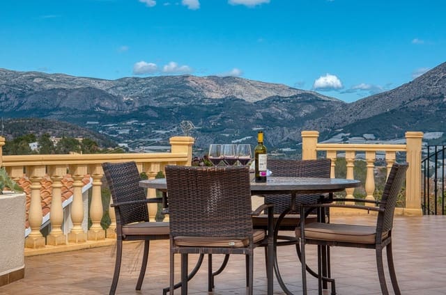 Chalet de 4 habitaciones en Alfaz del Pi / L'Alfàs del Pi en venta con garaje - 1.200.000 € (Ref: 9001910)