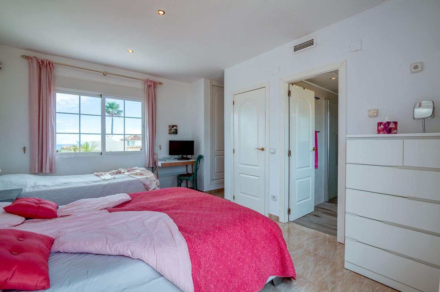 4 bedroom Villa for sale in Alfaz del Pi / L'Alfas del Pi with garage - € 1,200,000 (Ref: 9001910)