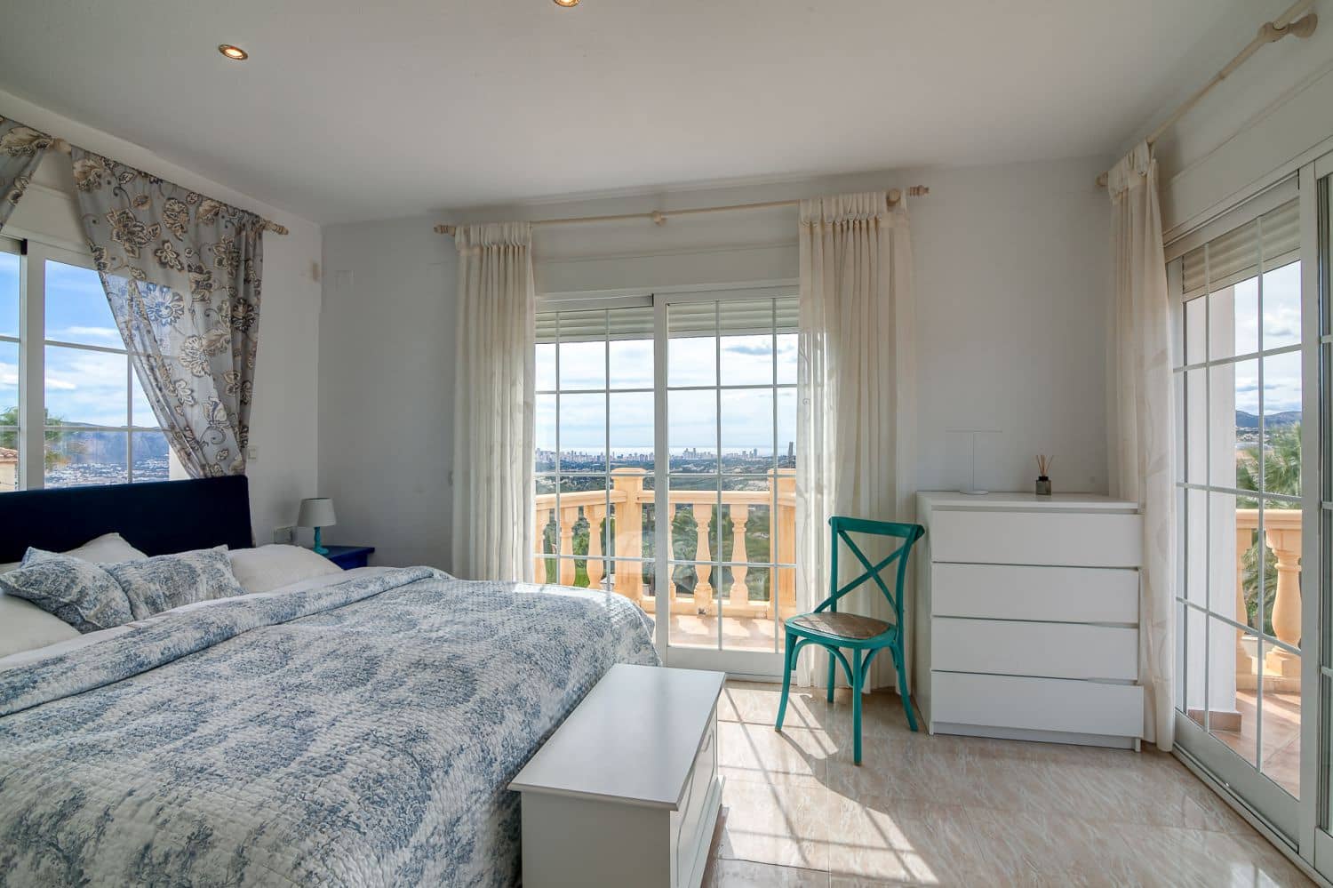 4 bedroom Villa for sale in Alfaz del Pi / L'Alfas del Pi with garage - € 1,200,000 (Ref: 9001910)