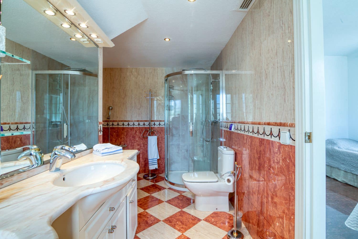 4 bedroom Villa for sale in Alfaz del Pi / L'Alfas del Pi with garage - € 1,200,000 (Ref: 9001910)