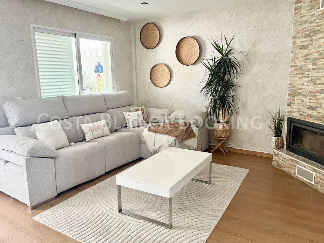 3 bedroom Villa for sale in La Nucia with garage - € 320,000 (Ref: 9018697)