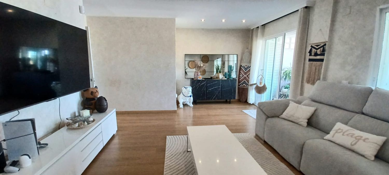 3 bedroom Villa for sale in La Nucia with garage - € 320,000 (Ref: 9018697)