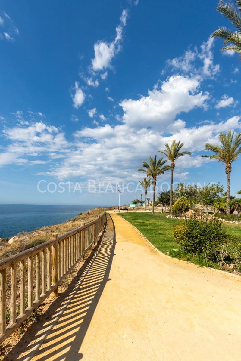 2 bedroom Apartment for sale in La Villajoyosa / Vila Joiosa with garage - € 349,000 (Ref: 9040433)